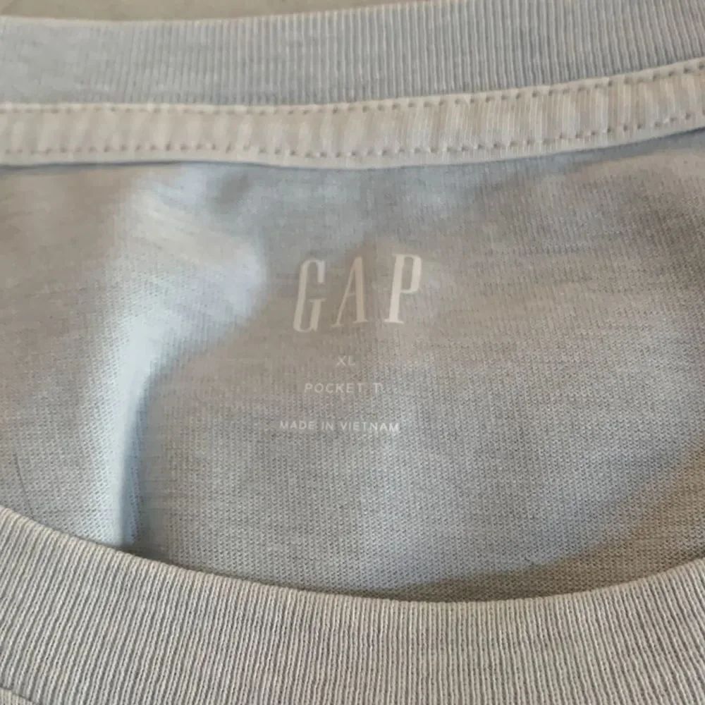 GAP NWT Light Blue Pocket Tee - Picture 2 of 4